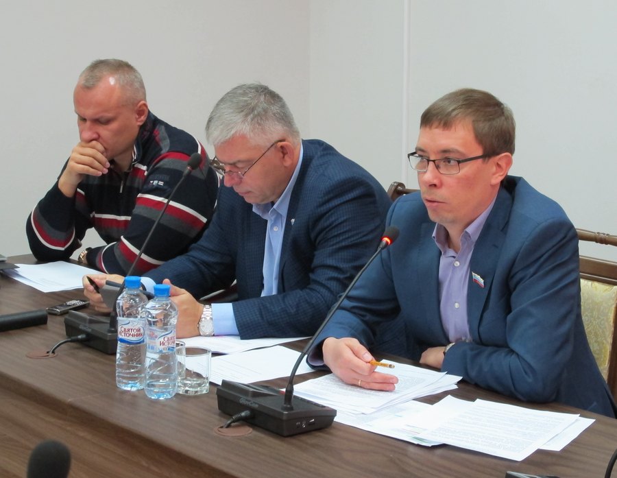 Поправки в законы предложено поддержать