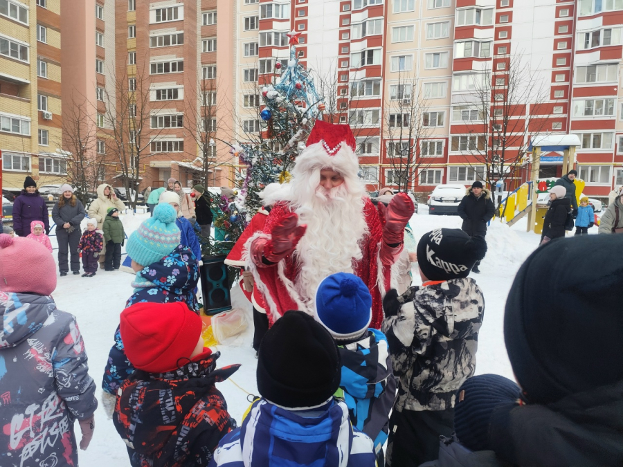 С наступающим!